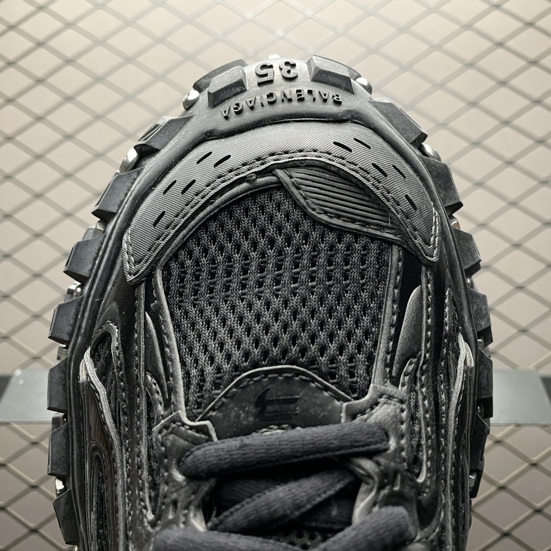 BALENCIAGA Bouncer (Defender) Screw Sneaker With Piercings"Black"（685613W2RAD1081）