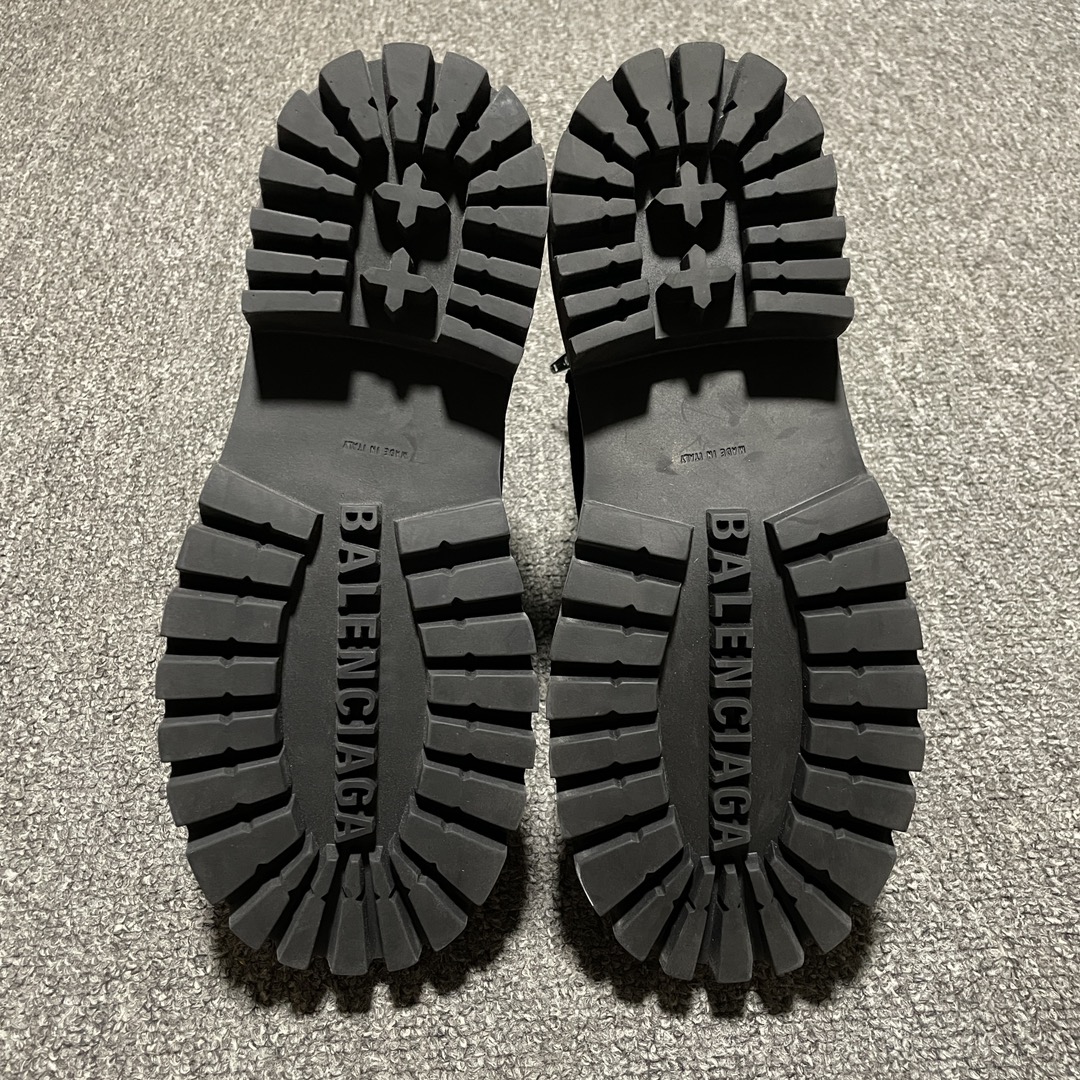 [Copy]Balenciaga  Distressed ankle boots（694042W2H111000）