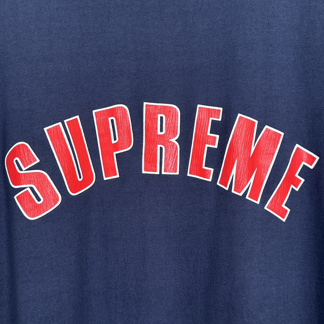 Supreme Cracked Arc S/S Top "Navy"（SUP-SS24-055-2）