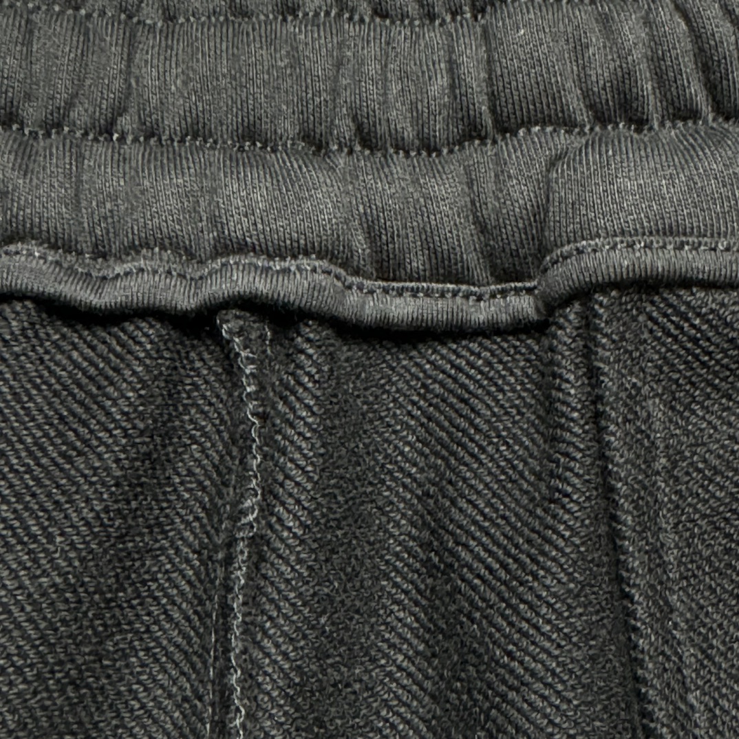 FENDI ELASTIC DRAWSTRING BERMUDA SHORTS（FAB656AN67F1KRX）