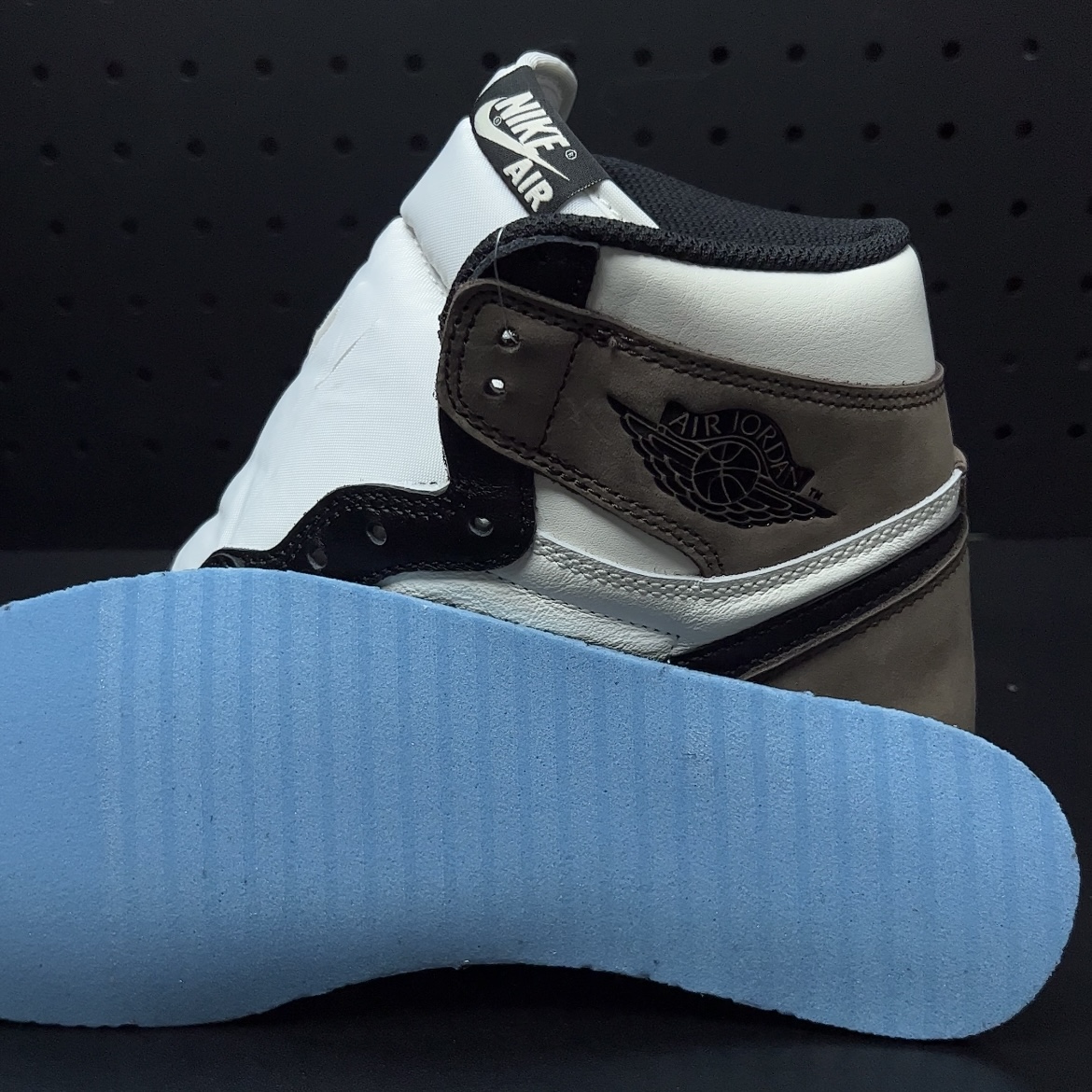 Nike Air Jordan 1 High OG "Sail/Dark Mocha/Black"  (555088-105)