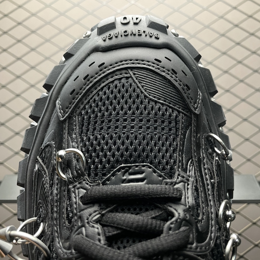 BALENCIAGA Bouncer (Defender) Screw Sneaker With Piercings"Black"（685613W2RAG1081）