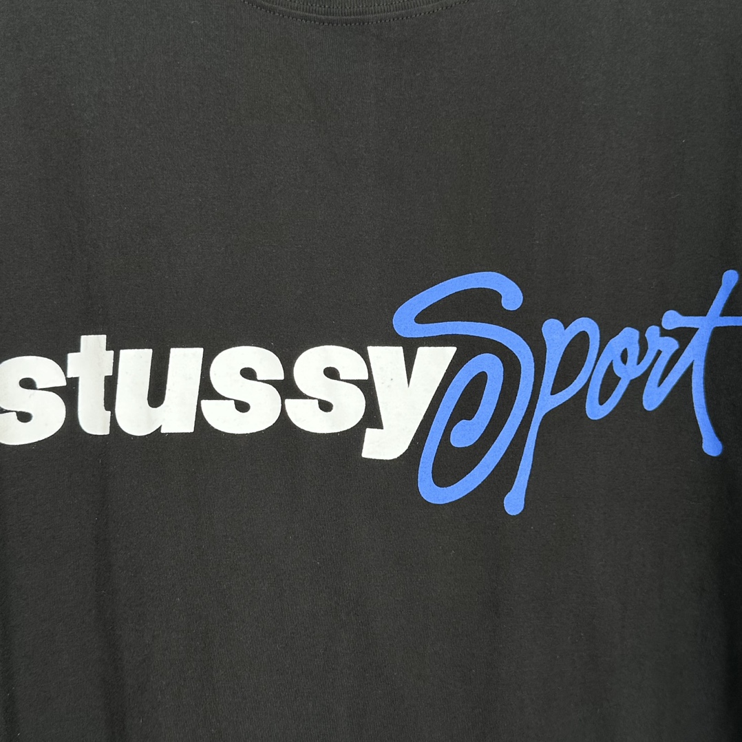 Stussy Sport Script Tee - BLACK  スポーツ スクリプト T シャツ-BLACK（1905070）