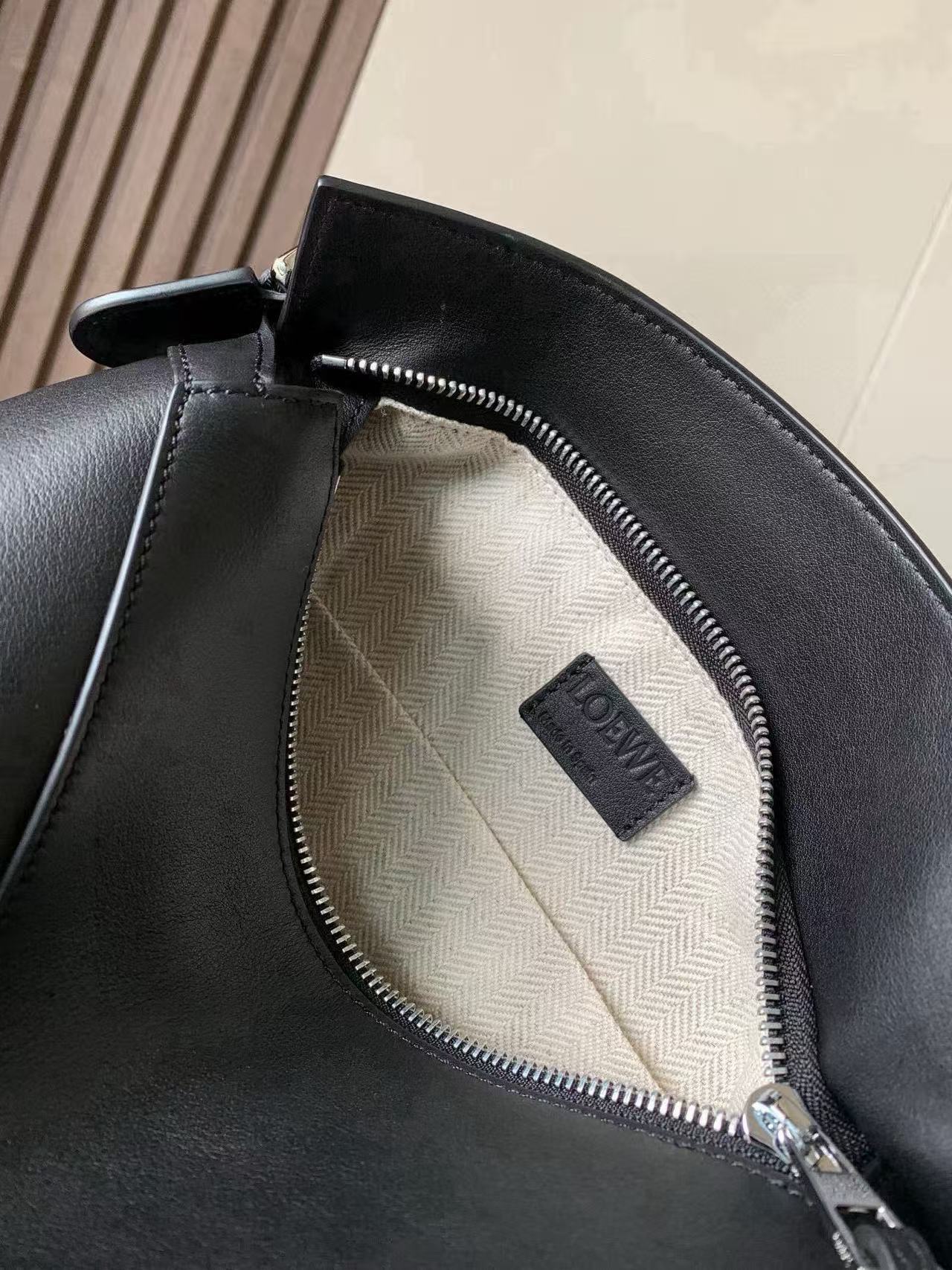 LOEWE Small classic calfskin Puzzle Edge handbag（A510P60X41-1100）