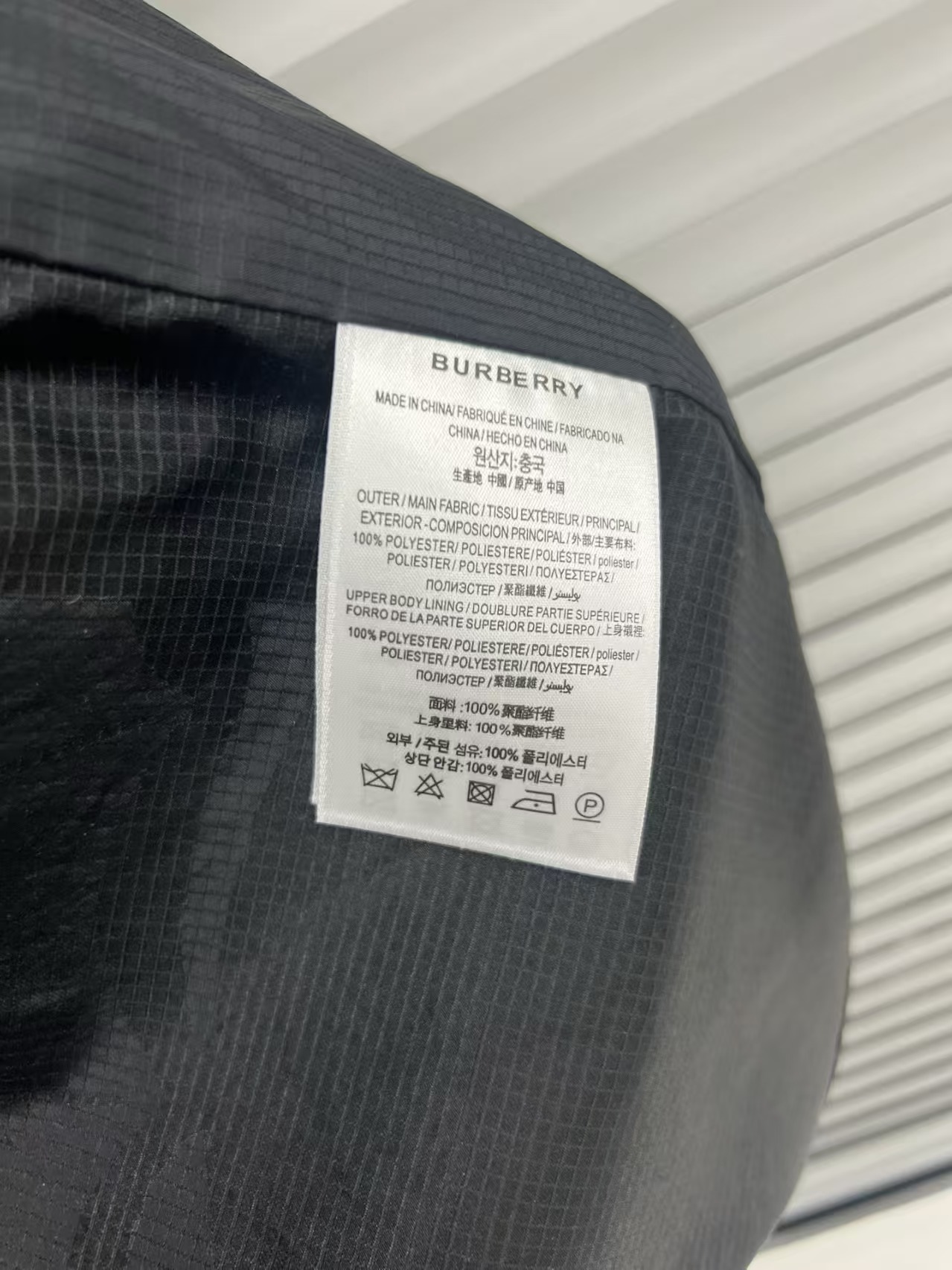 Burberry hooded printed zip-up jacket（BER2025002）