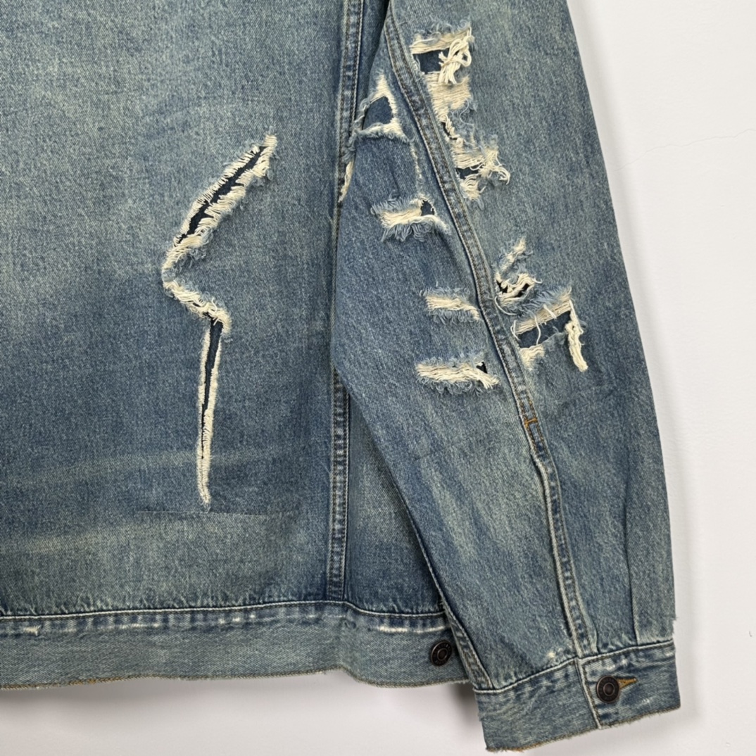 Balenciaga Washed Distressed Denim Jacket（727840TNW014268）