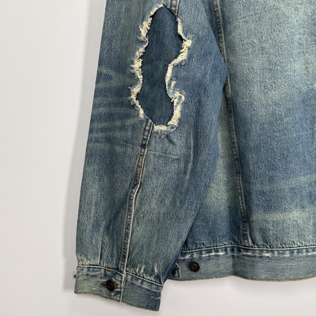 Balenciaga Washed Distressed Denim Jacket（727840TNW014268）