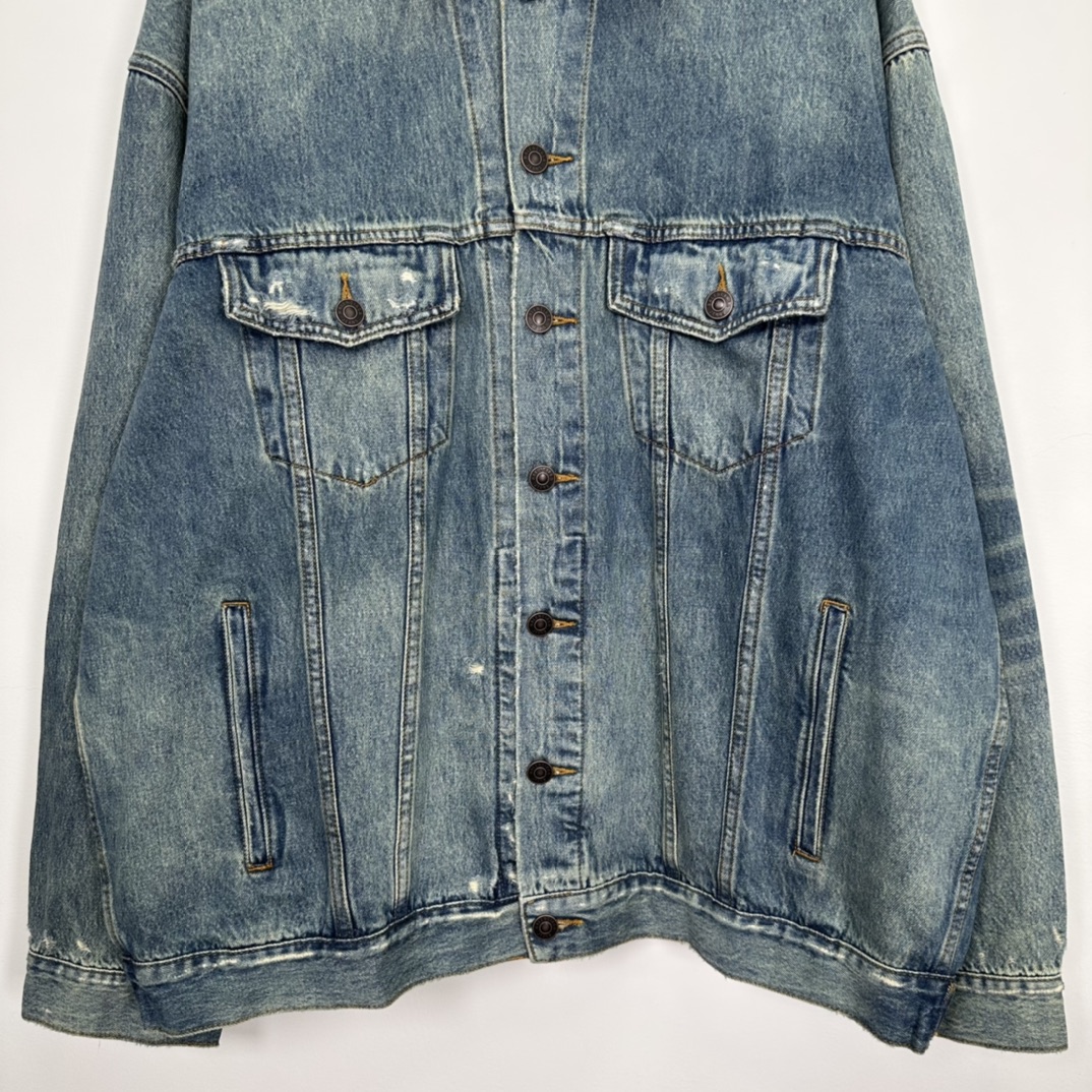 Balenciaga Washed Distressed Denim Jacket（727840TNW014268）