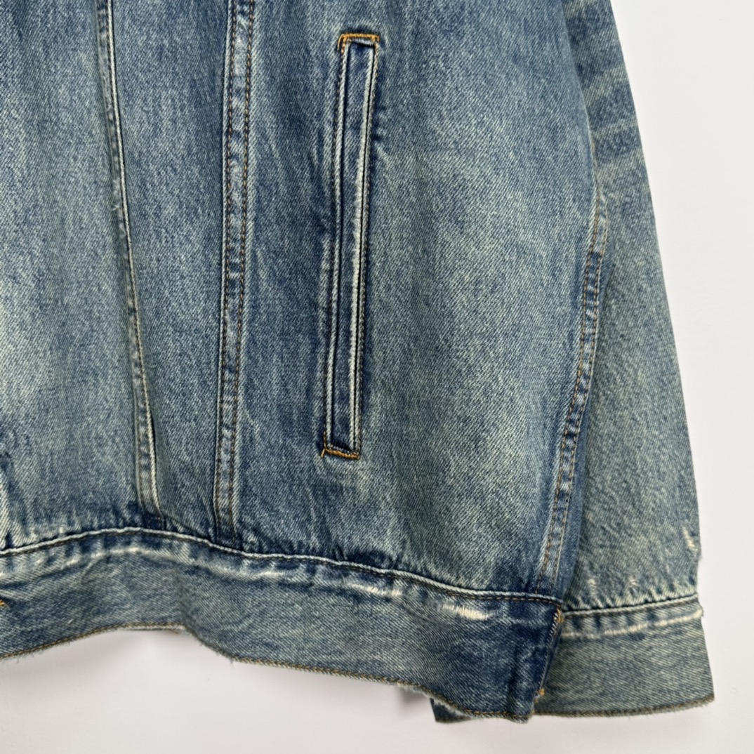 Balenciaga Washed Distressed Denim Jacket（727840TNW014268）