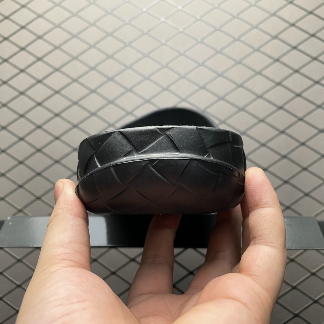 BOTTEGA VENETA ビービー クロッグ（741339V11T01000）