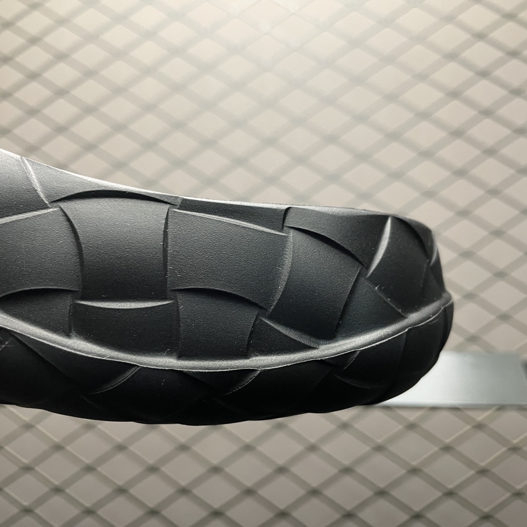 BOTTEGA VENETA ビービー クロッグ（741339V11T01000）