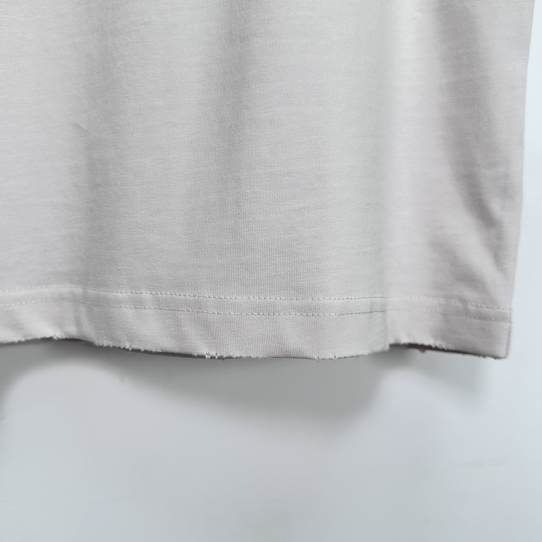 STENCIL TYPE TEE（764235TQVA33307）