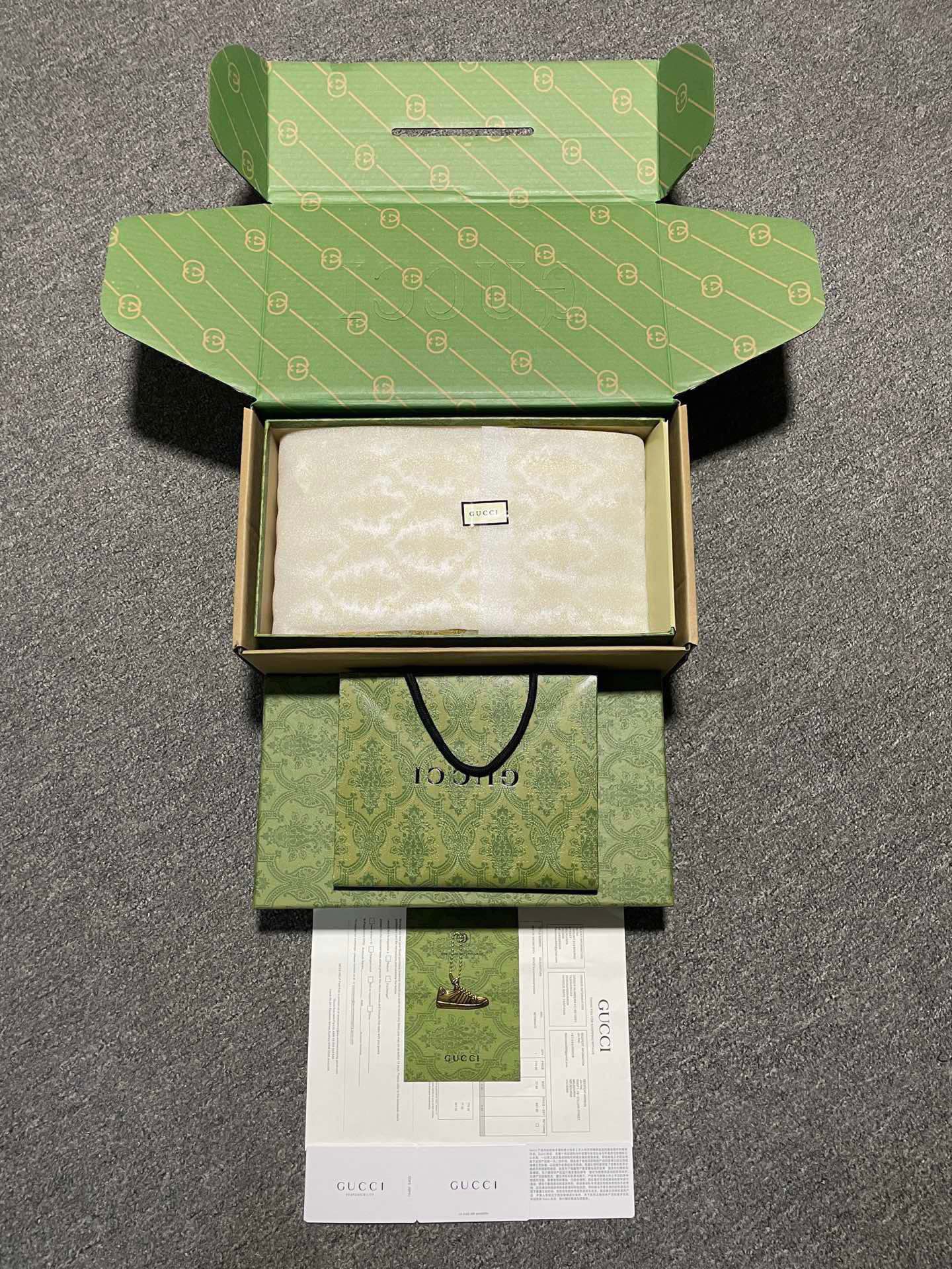 Gucci Screener Smooth Leather Sneakers（765054）