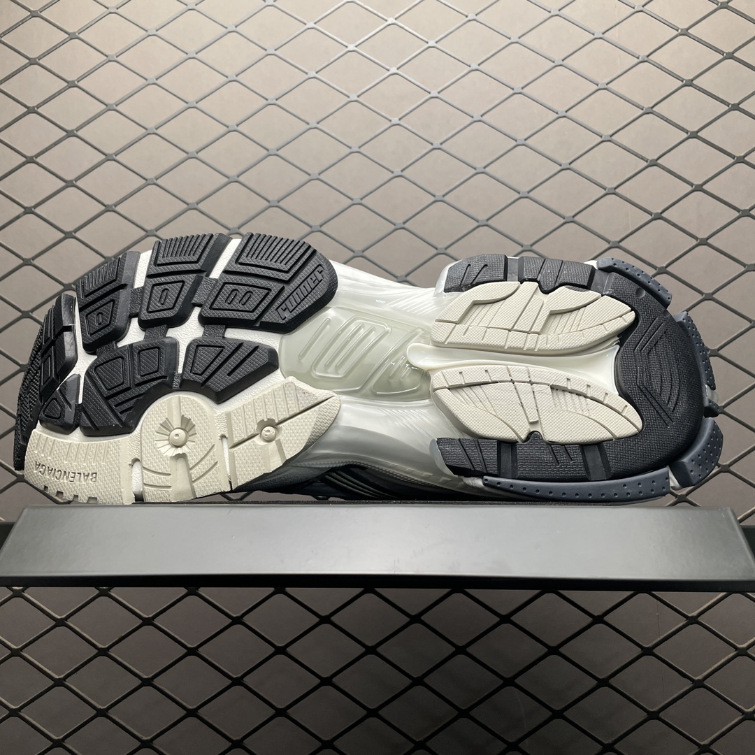 BALENCIAGA Runner Sneaker "White Black"（772774W3RNY9214）