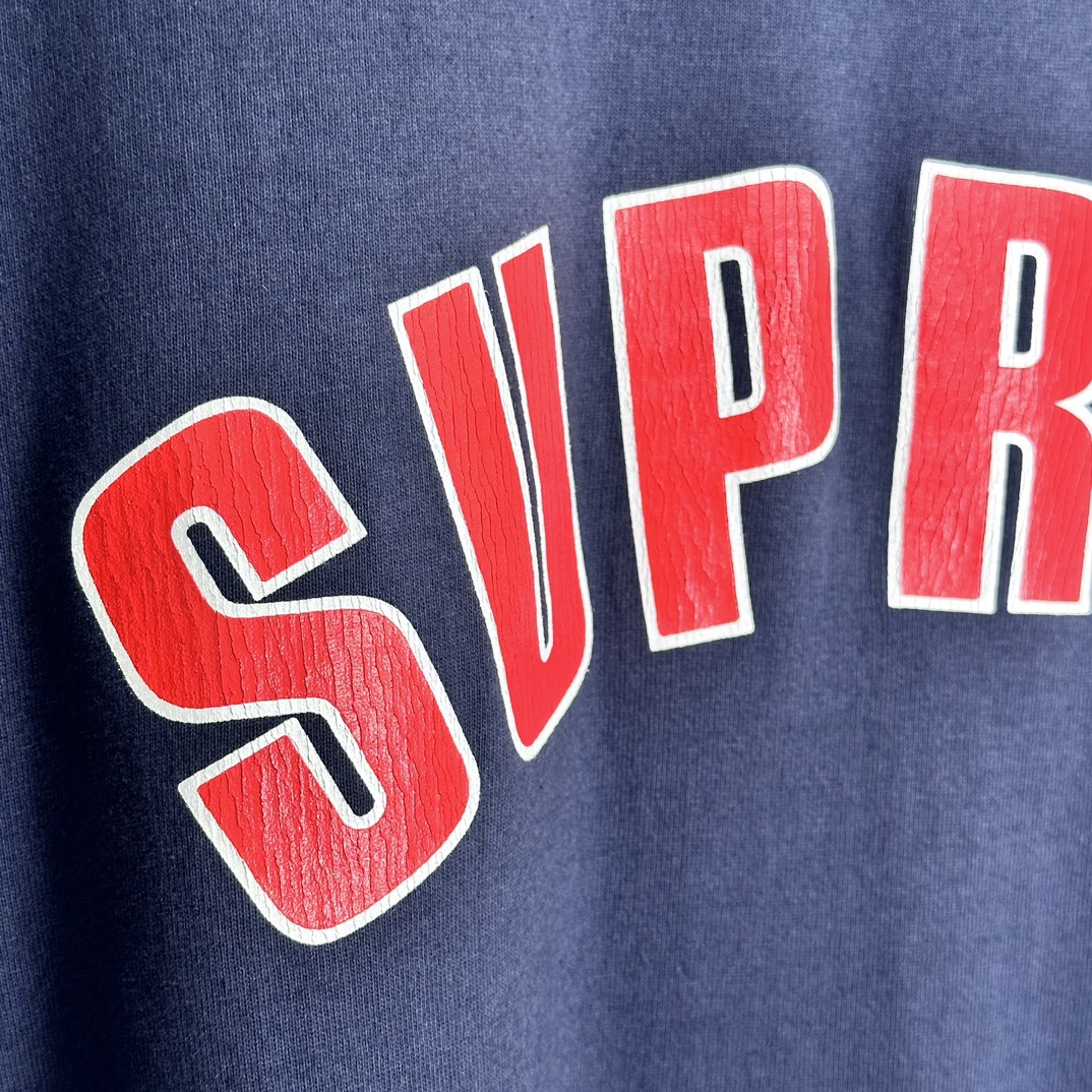 Supreme Cracked Arc S/S Top "Navy"（SUP-SS24-055-2）