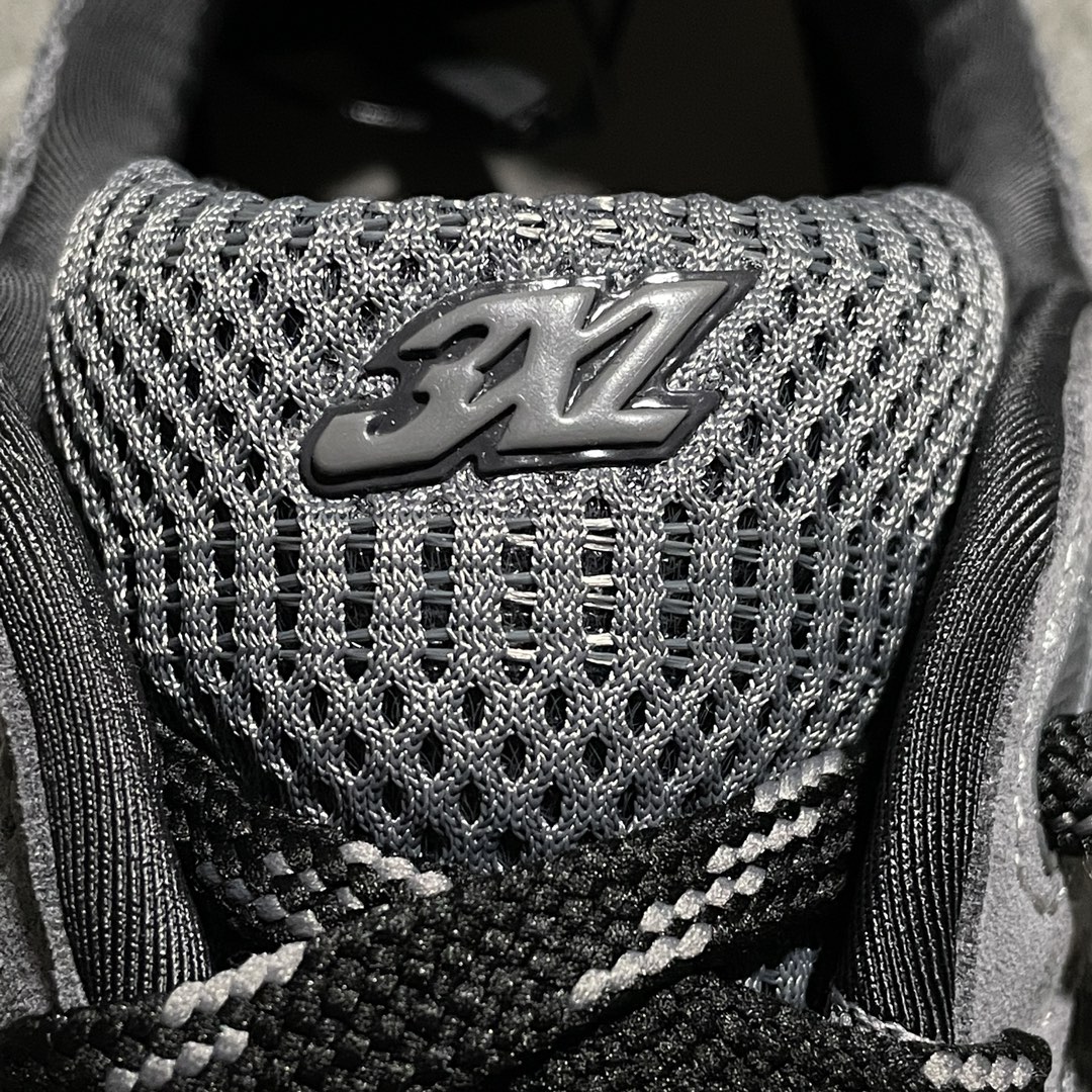 BALENCIAGA 3XL sneakers WORN-OUT SNEAKER suede（759693W3XLI1819）