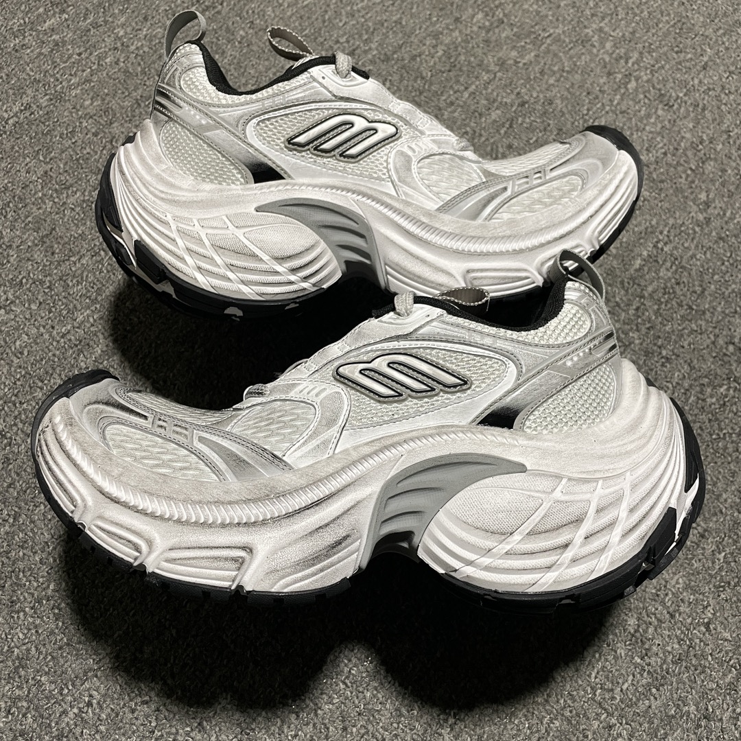 Balenciaga 10XL orange sneakers（784344W2MV29110）