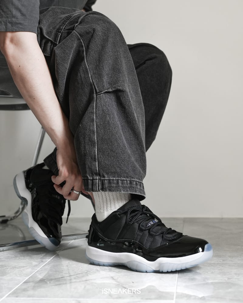 iSNEAKERS｜Air Jordan 11 Low "Space Jam" 黑藍冰底FV5104-004