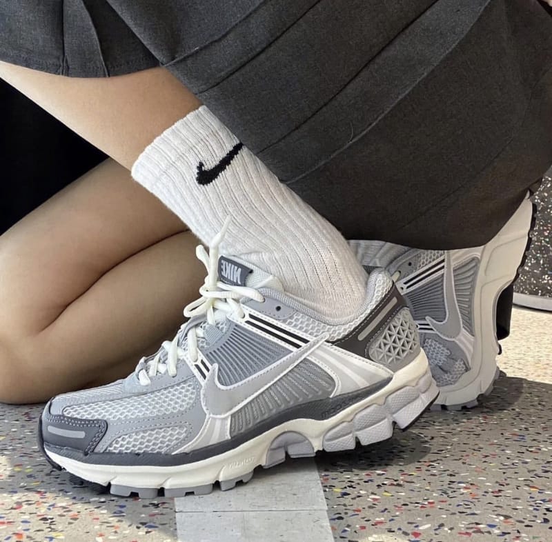 NIKE ZOOM VOMERO 5 米灰復古煙灰白灰(FD9919-001)