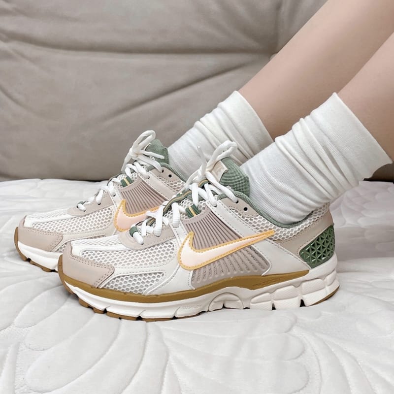 NICEDAY 現貨Nike Air Zoom Vomero 5 Sail 沙漠綠洲米慢跑鞋女FQ6