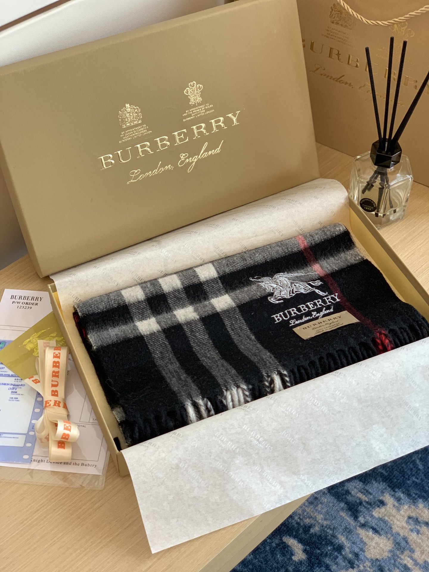 Burberry The Classic Check Cashmere Scarf Check Cashmere Scarf "Navy Blue"（ 80155421）