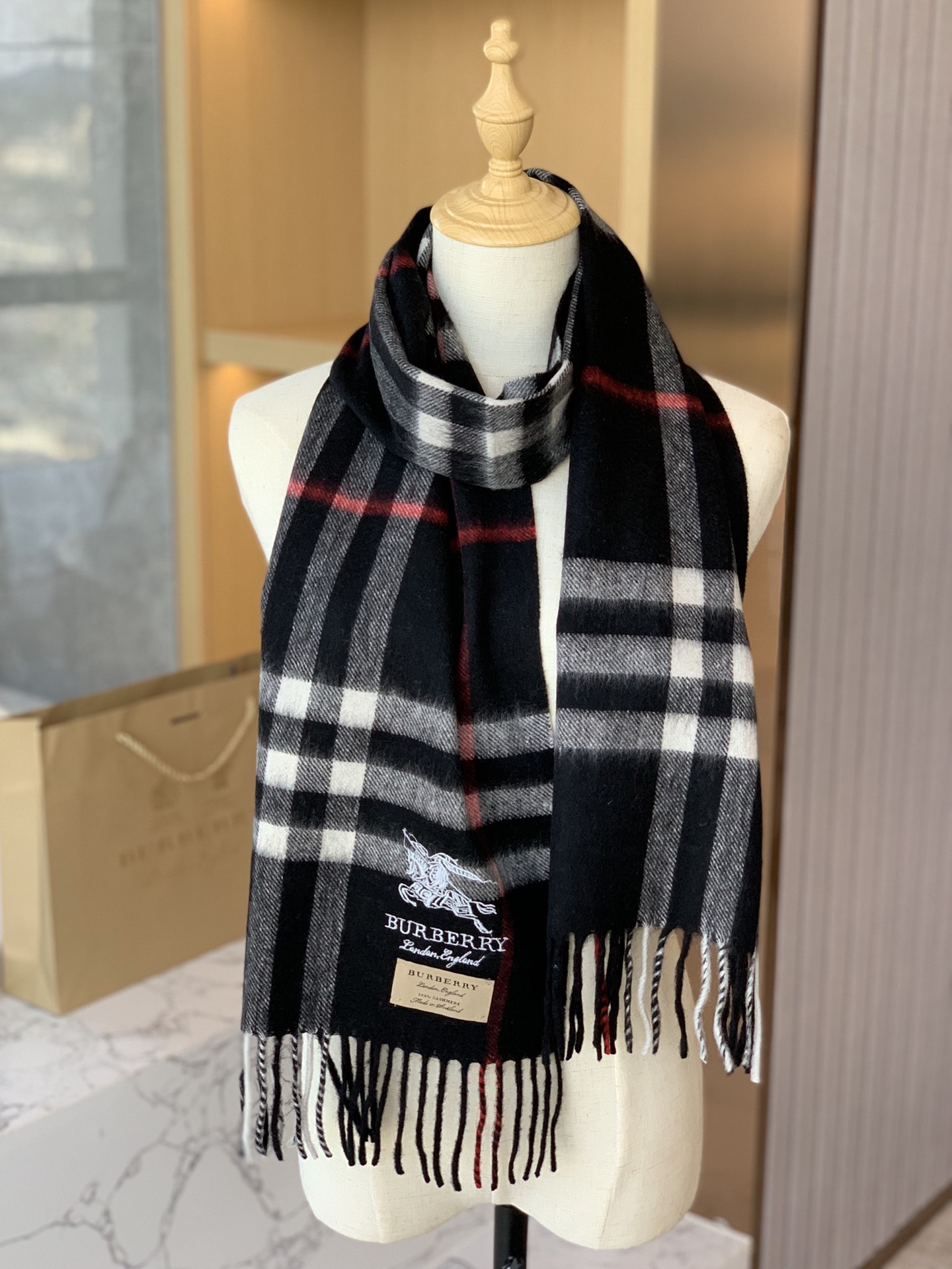 Burberry The Classic Check Cashmere Scarf Check Cashmere Scarf "Navy Blue"（ 80155421）