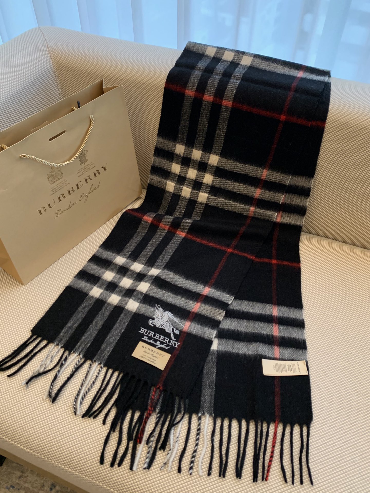 Burberry The Classic Check Cashmere Scarf Check Cashmere Scarf "Navy Blue"（ 80155421）