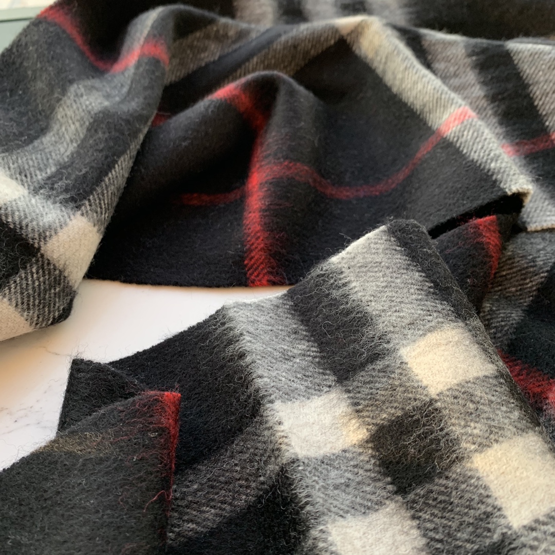 Burberry The Classic Check Cashmere Scarf Check Cashmere Scarf "Navy Blue"（ 80155421）