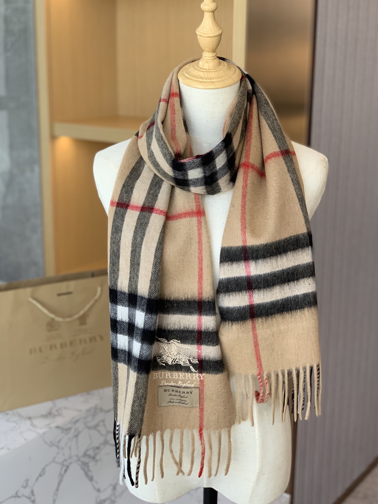 Burberry 80181731 store