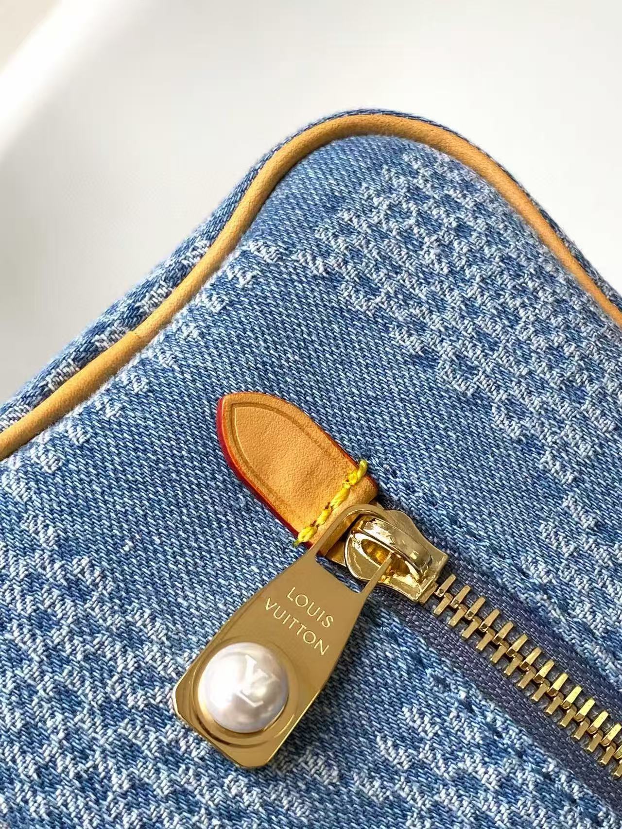 Louis Vuitton Locker Dopp Kit clutch bag (N40753）