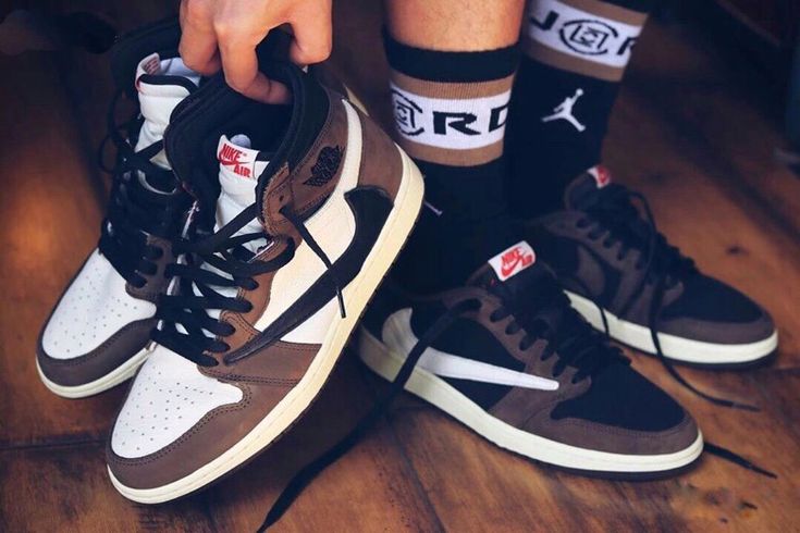 Travis Scott × Nike Air Jordan 1 Low OG SP-T 