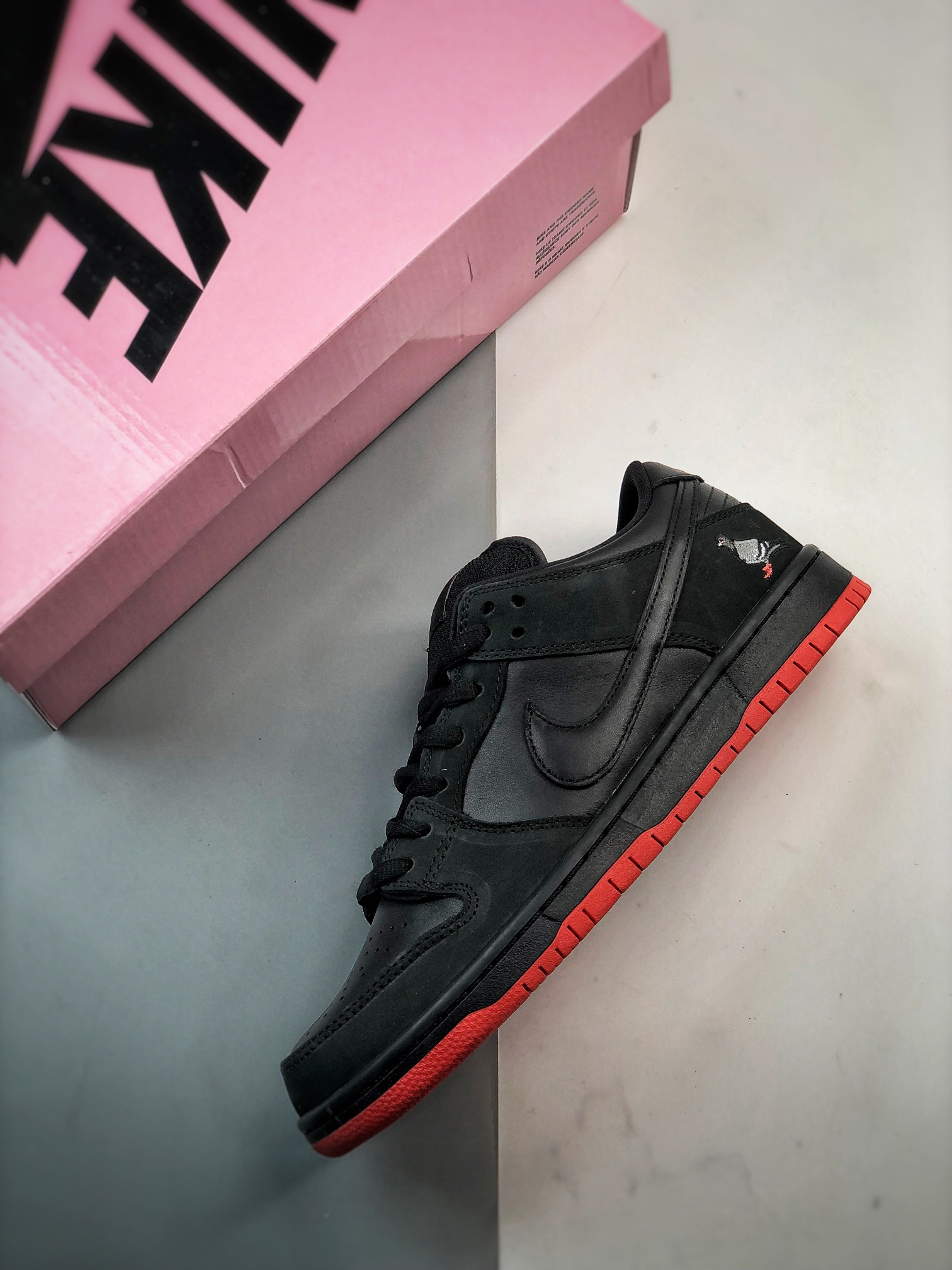 Nike SB Dunk Low TRD QS "Black Pigeon"（883232-008）