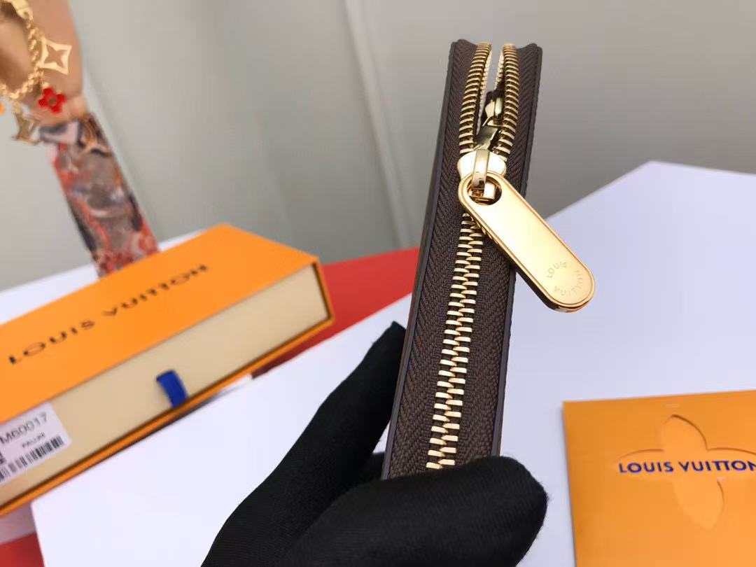 Louis Vuitton Zippy Wallet (M42616)