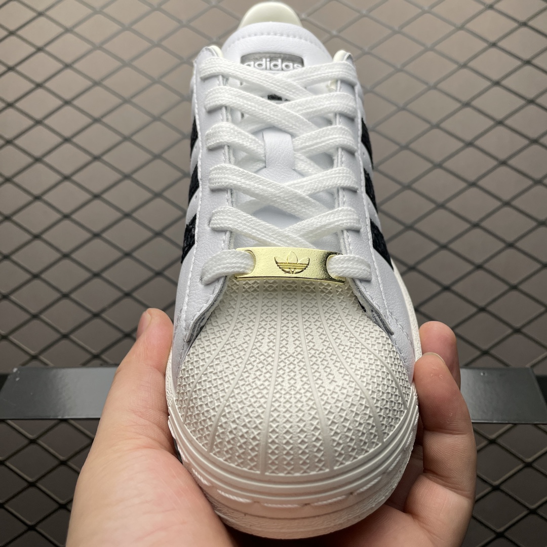 adidas Originals Superstar "Footwear White/Core Black/Gold Metallic"（IF3637）
