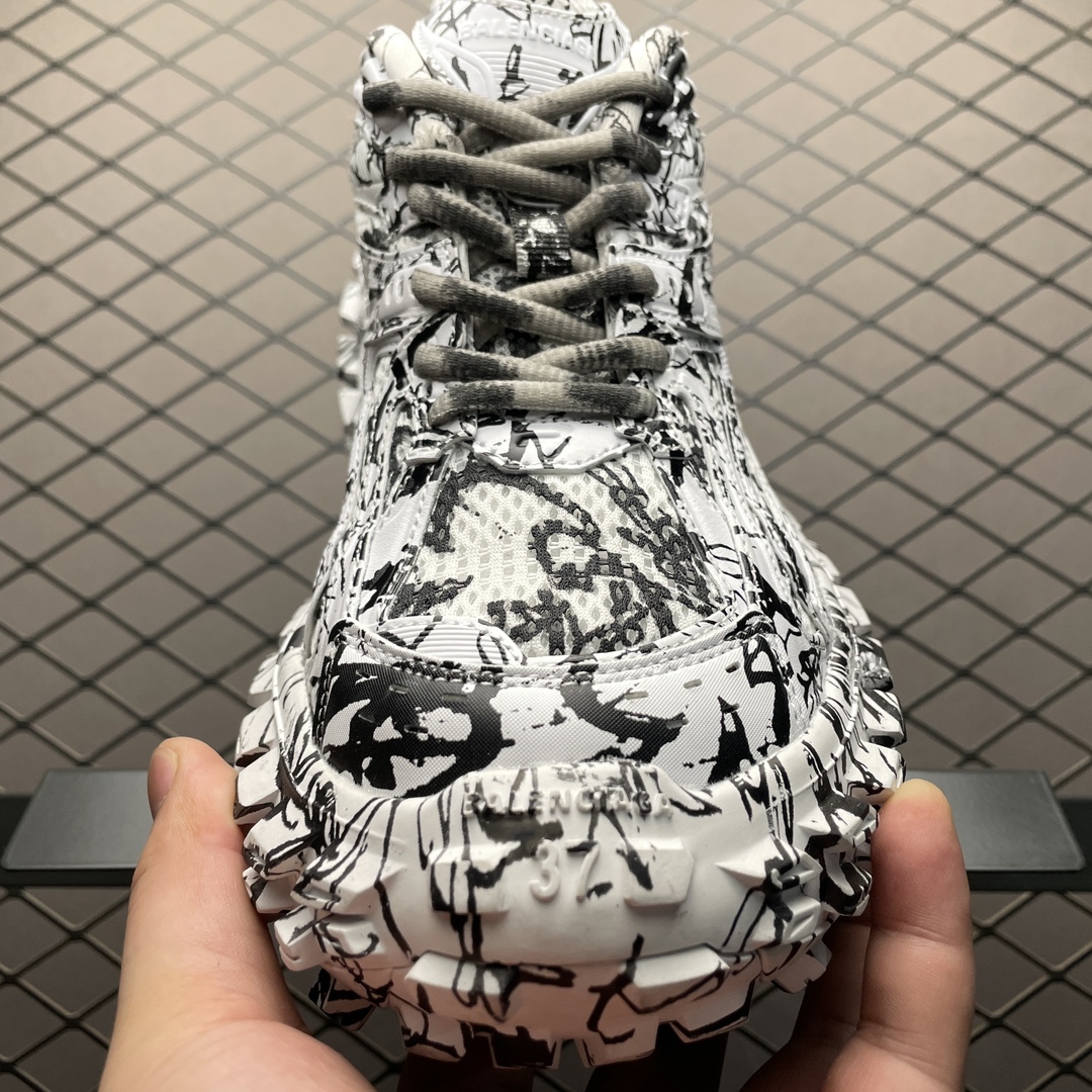 BALENCIAGA BOUNCER EXTREME Graffiti Sneakers（685613W2RG19010）