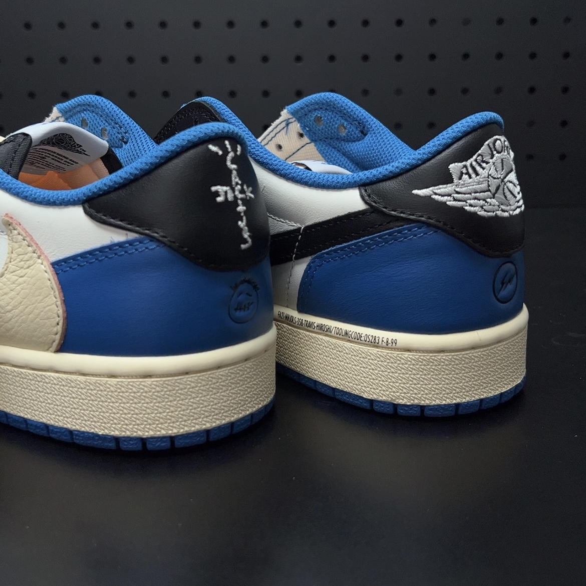 Travis Scott × Fragment × Nike Air Jordan 1 Low OG SP "Military Blue"（DM7866-140）