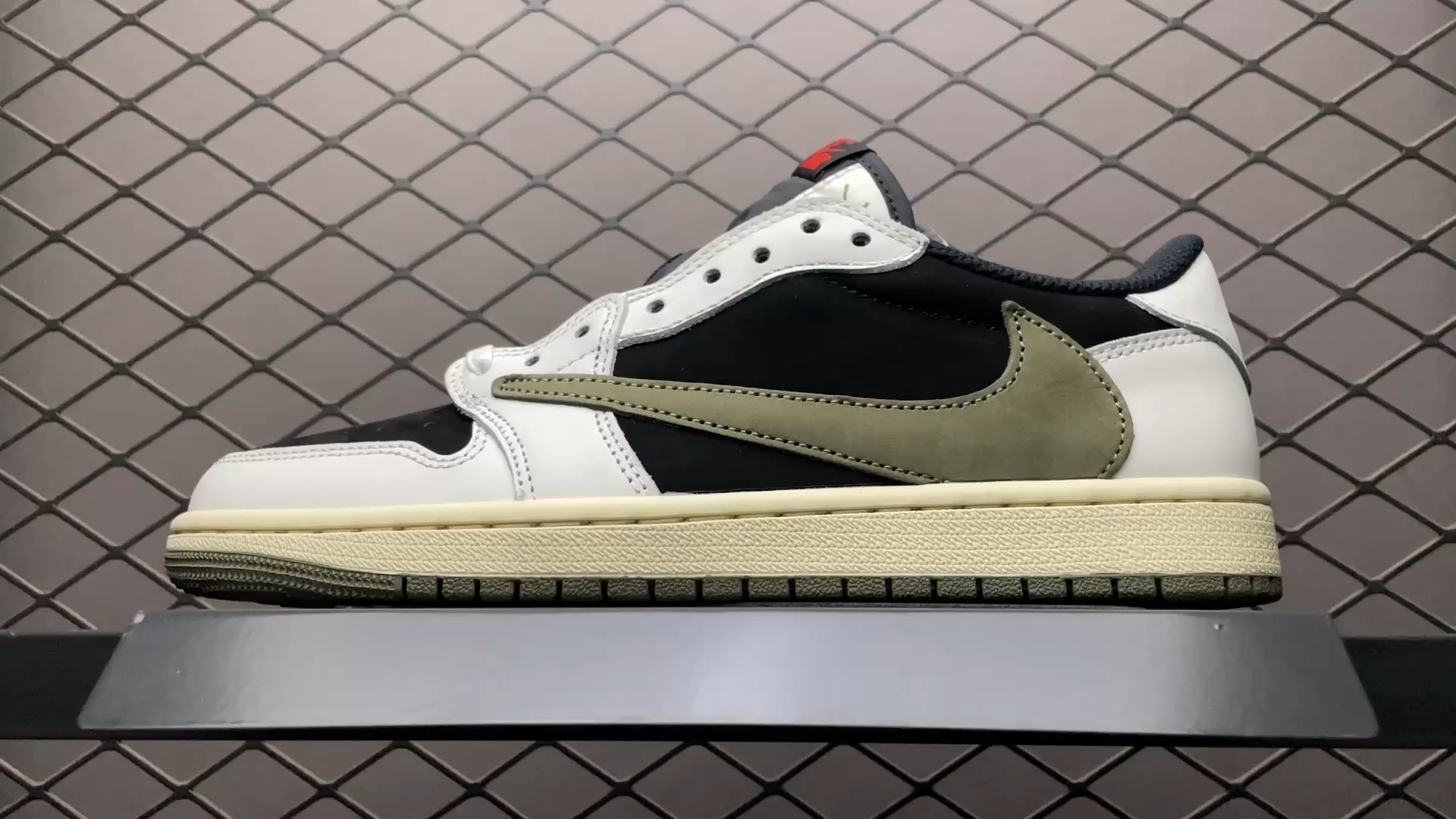 Travis Scott × Nike WMNS Air Jordan 1 Low OG 