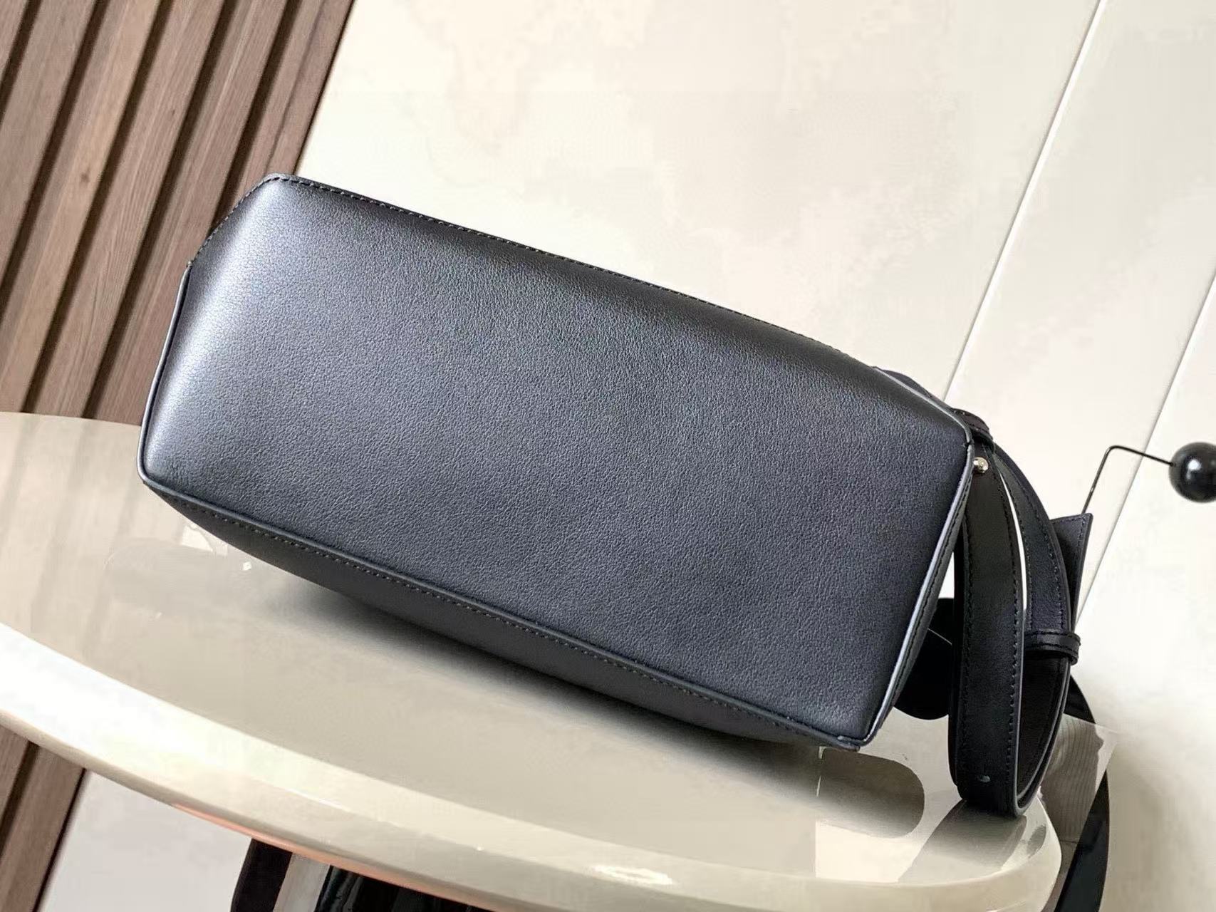 LOEWE Small classic calfskin Puzzle Edge handbag（A510P60X41-1100）