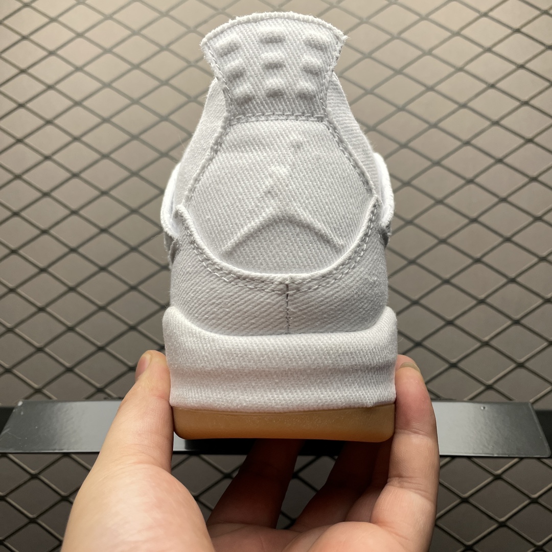NIKE × LEVI’S AIR JORDAN 4 "WHITE DENIM"(タグ：LEVIS®)（AO2571-100）