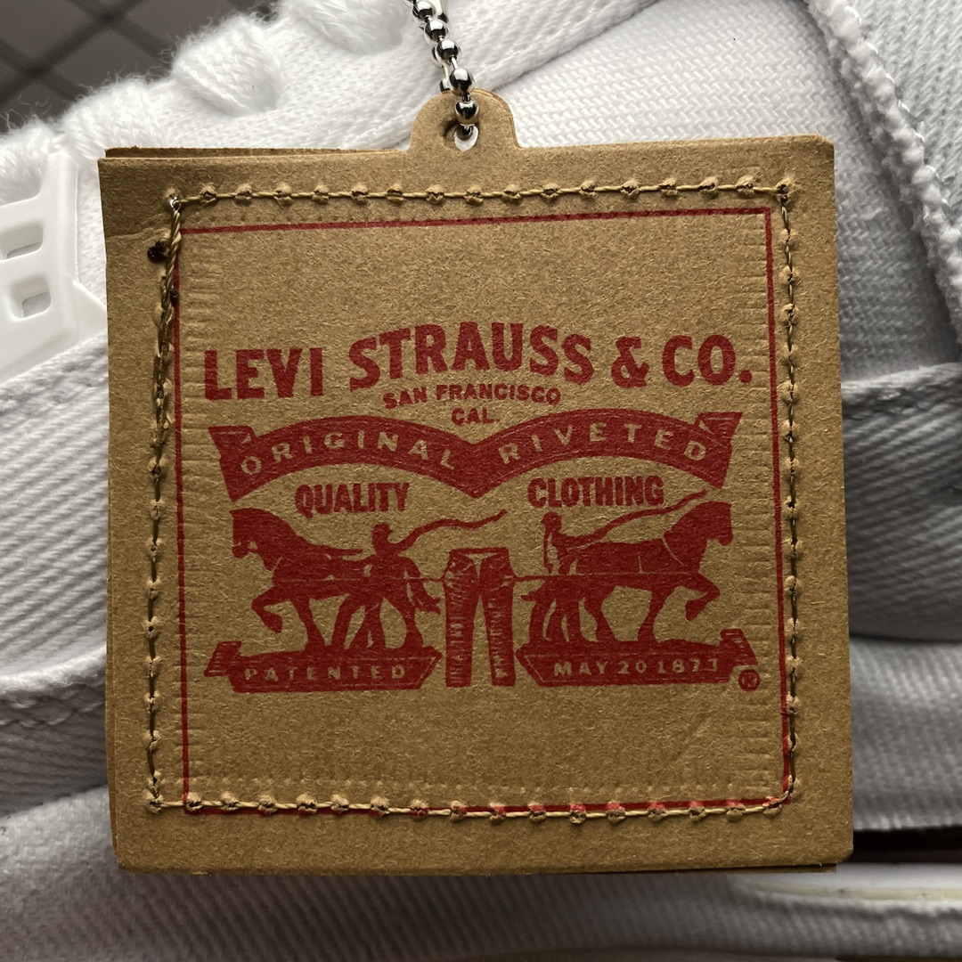 NIKE × LEVI’S AIR JORDAN 4 "WHITE DENIM"(タグ：LEVIS®)（AO2571-100）