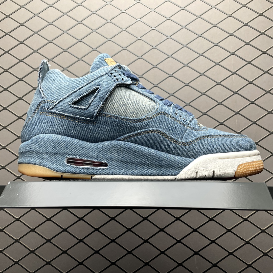 NIKE × LEVI’S AIR JORDAN 4 