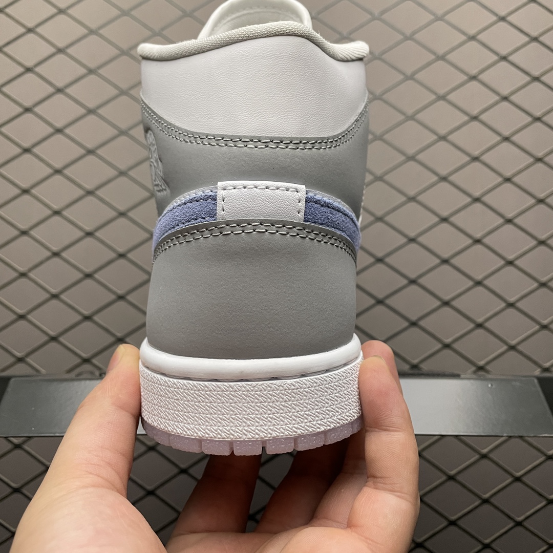 ナイキエアジョーダン1/ Nike WMNS Air Jordan 1 Mid "Wolf Grey"( BQ6472-105)