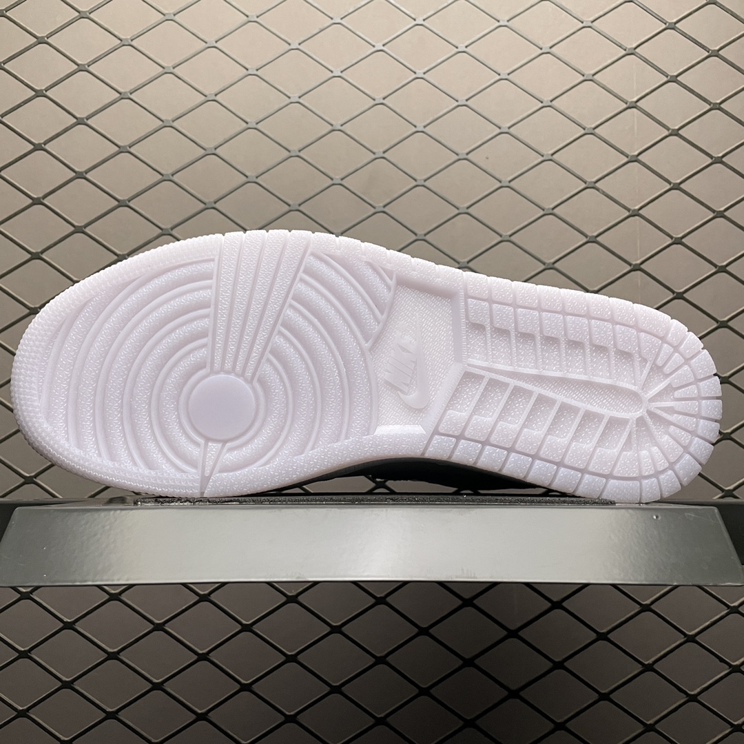 ナイキエアジョーダン1/ Nike WMNS Air Jordan 1 Mid "Wolf Grey"( BQ6472-105)