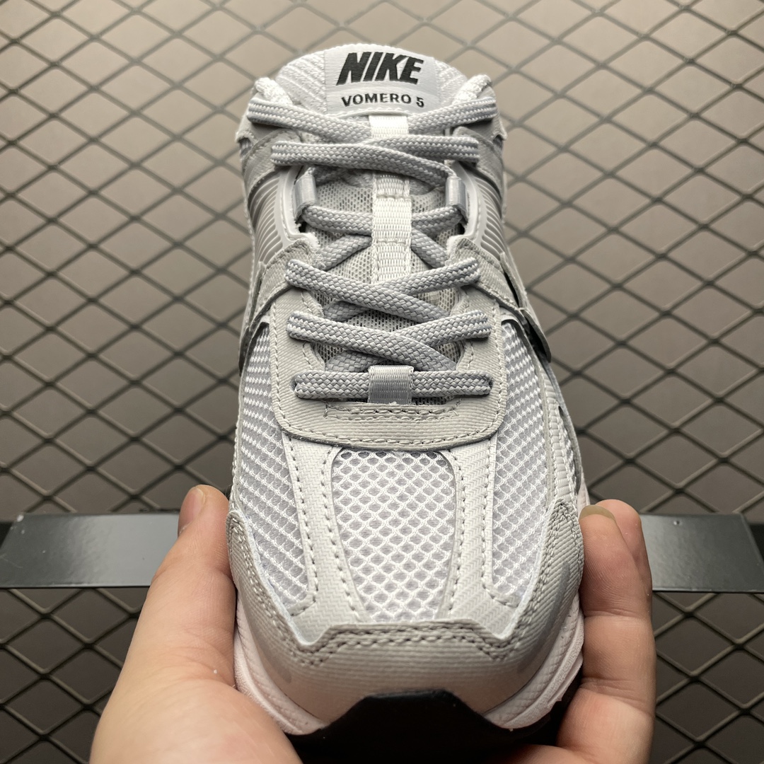 Nike Zoom Vomero 5 