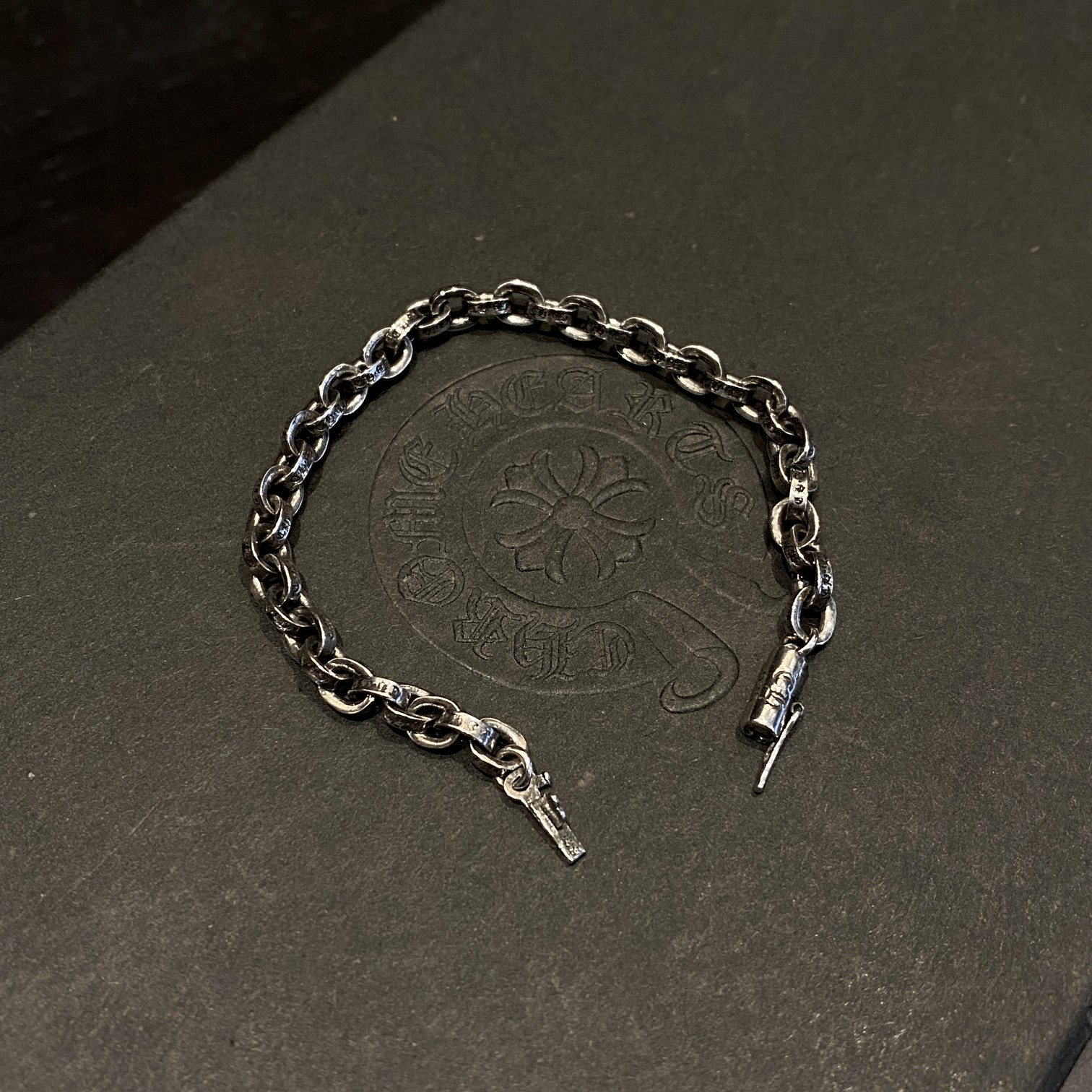 CHROME HEARTS クロムハーツ ディストレスト サークル レター ブレスレット（CH-SL-401）