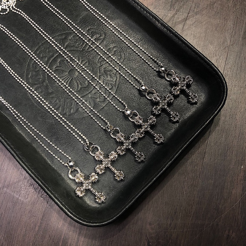 CHROME HEARTS クロムハーツ クラシックなクロスネックレス（CHROME HEARTS 008）