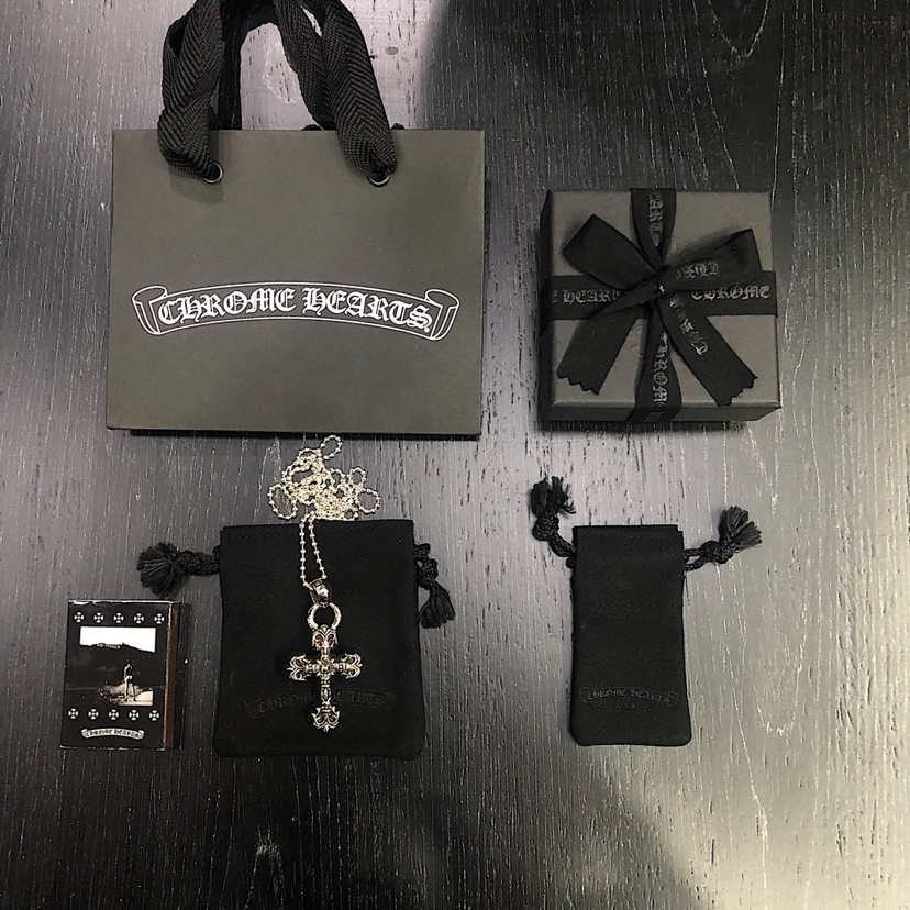 CHROME HEARTS クロムハーツ クラシックなクロスネックレス（CHROME HEARTS 008）