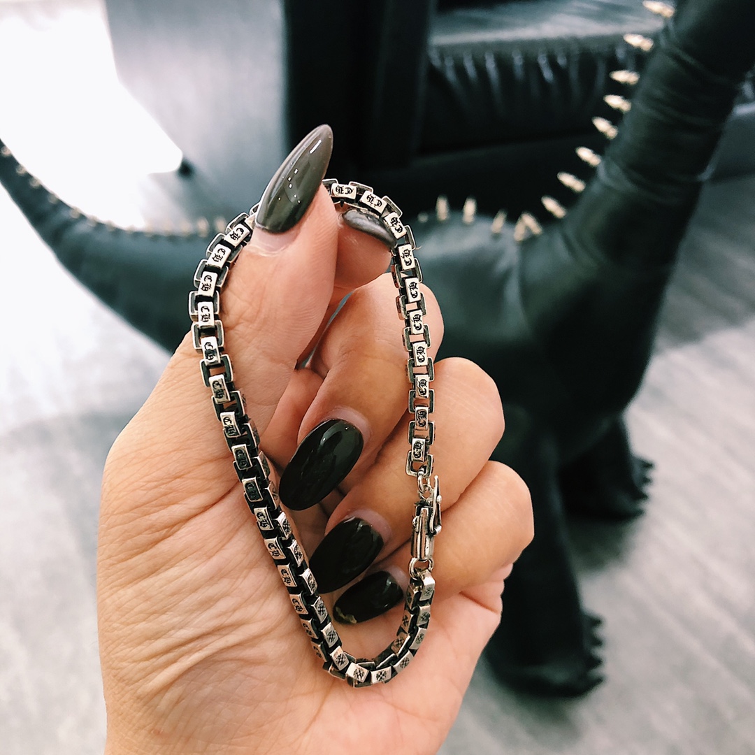 CHROME HEARTS クロムハーツ 四角い文字のブレスレット（CHROME HEARTS 015）