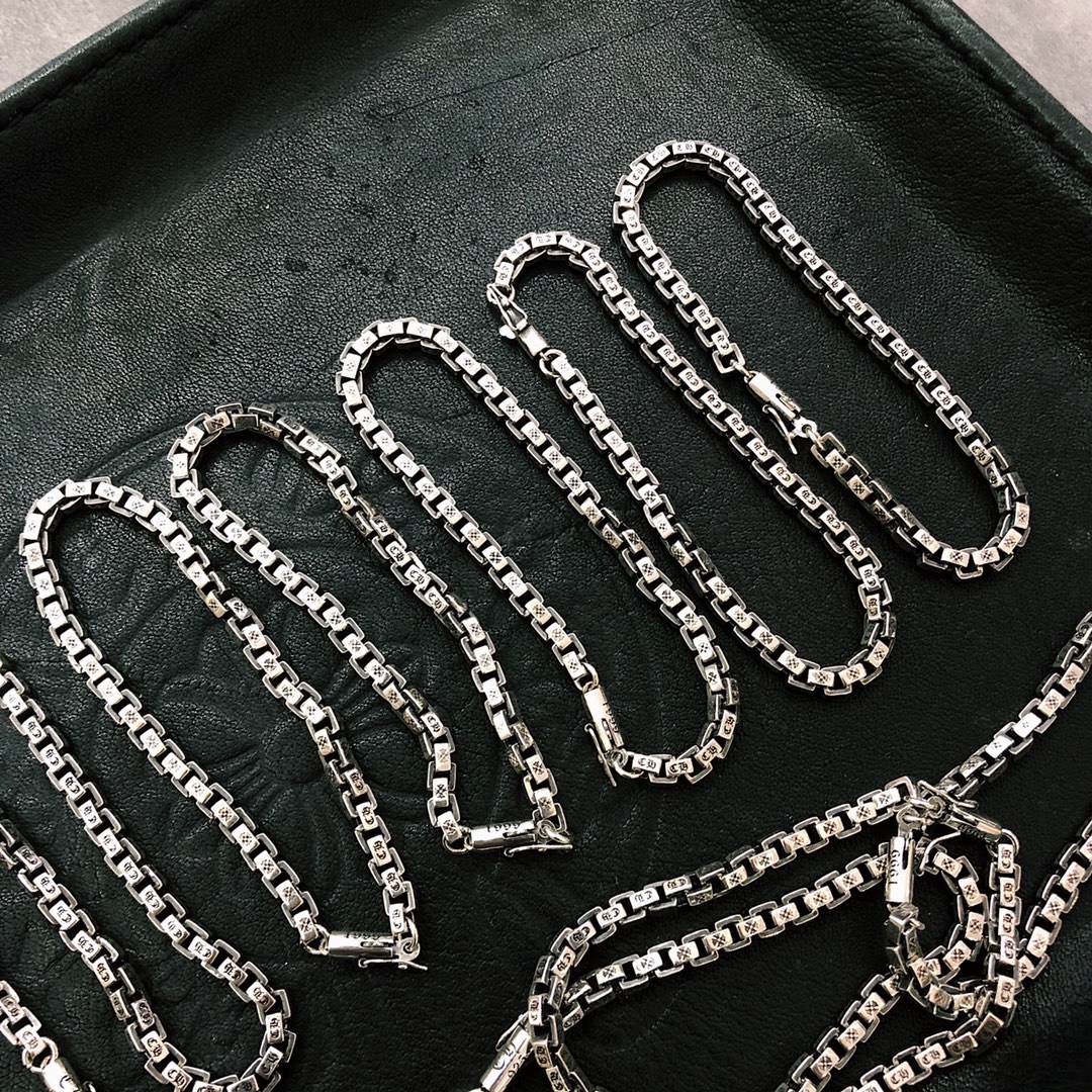 CHROME HEARTS クロムハーツ 四角い文字のブレスレット（CHROME HEARTS 015）