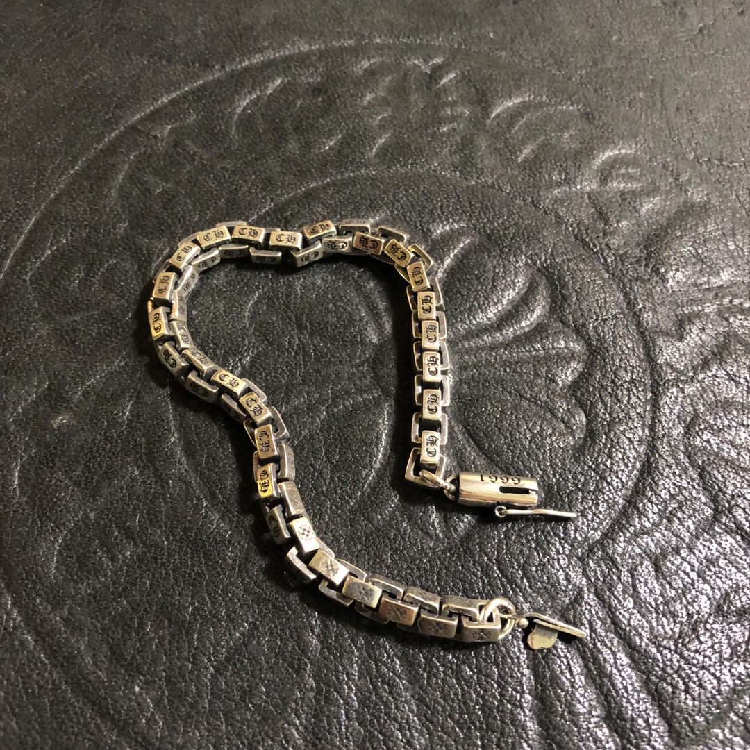 CHROME HEARTS クロムハーツ 四角い文字のブレスレット（CHROME HEARTS 015）